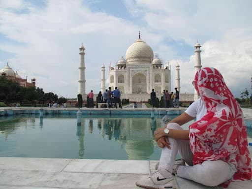 Sara am Taj Mahal