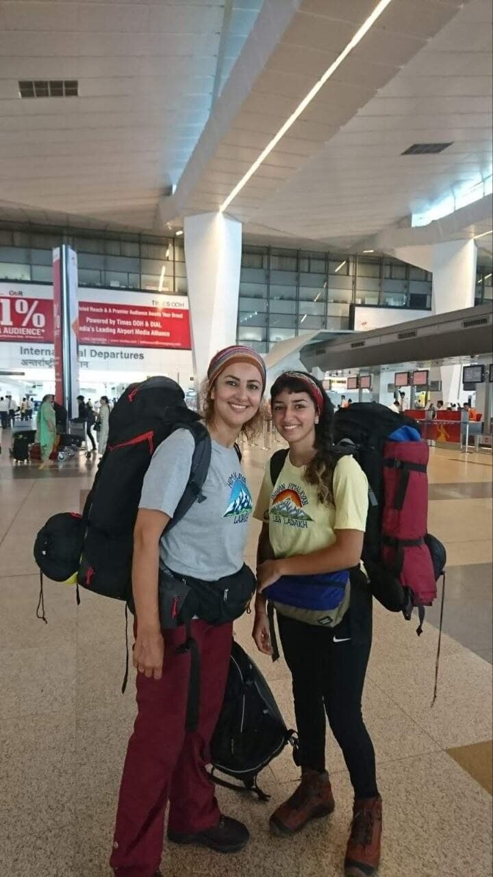 Sara und Yasmin in Indien
